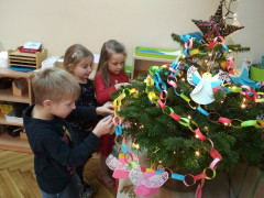„Stała pod śniegiem, panna zielona…”