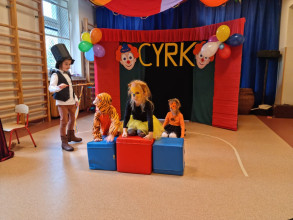 "Cyrk wita Was"